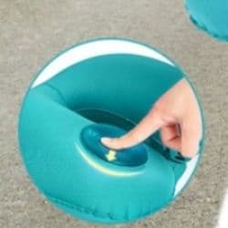 ネックピロー ポンプ　内蔵型携帯用首枕